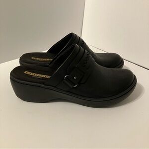 CLARKS Delana Amber Clogs. Black leather. Size 6. Like new condition.